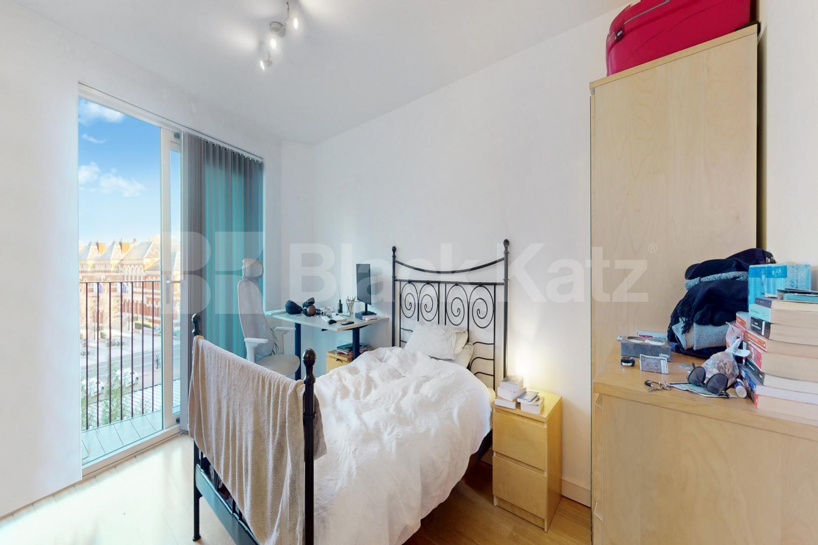 Flooded with natural light with 24 Hour Concierge & balcony South Central Steedman Street, Elephant and Castle